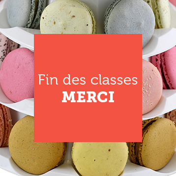 fond coloré pour le produit avec inscription Fin des classes